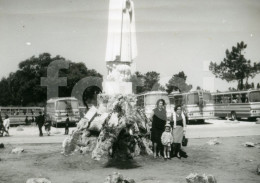 60s REAL PHOTO FOTO AMATEUR BUS BUSES AUTOCARRO ESTATUA VIRGEM FATIMA PORTUGAL AT261 - Lieux