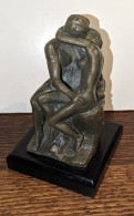 Statuette Reproduction En Bronze "le Baiser De Rodin" - Bronzi