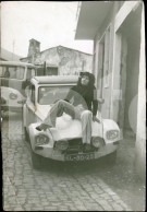 1975 REAL AMATEUR PHOTO FOTO CITROEN DYANE GIRL HANOMAG  PORTUGAL AT323 - Automobile