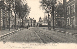 LA GUERCHE-de-BRETAGNE - L'Avenue De La Gare - La Guerche-de-Bretagne