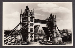 111015/ LONDON, Tower Bridge - River Thames