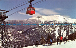 R063549 Tram Car And Skiers. Cannon Mountain Franconia Notch. New Hampshire. Don - Monde