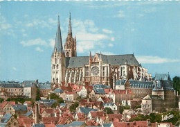 28 - Chartres - Cathédrale Notre Dame - La Cathédrale Dominant La Ville - CPM - Voir Scans Recto-Verso - Chartres