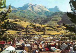 04 - Barcelonnette - Vue Générale - Le Chapeau De Gendarme Et Le Pain De Sucre - CPM - Voir Scans Recto-Verso - Barcelonnetta