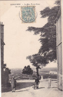 18. SANCERRE. CPA. LA RUE PORTE CESAR. VUE SUR LE VAL DE LA LOIRE. ANIMATION. ANNEE 1905 + TEXTE - Sancerre