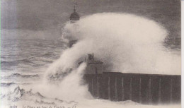 Le Treport La Phare Un Jour De Tempete     1915 - Le Treport