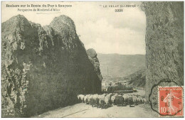 43 ROCHERS Sur La Route Du PUY à SAUGES 1913. Berger Et Moutons - Altri & Non Classificati