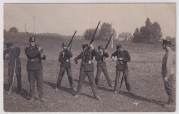 Soldaten Beim Üben - Karte Von A. Dübendorfer Photo Zürich 4 Badenerstrasse 468 - Ort Zu Identifizieren - Autres & Non Classés