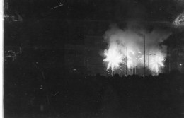 Photographie Photo Vintage Snapshot Pyrotechnie Feu Artifice Lumière Nuit - Autres & Non Classés