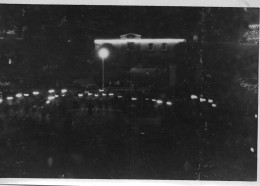 Photographie Photo Vintage Snapshot Flambeaux Lumière Nuit - Sonstige & Ohne Zuordnung