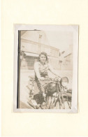 MOTO - Modèle à Identifier,  (photo Années 50 Format 9 Cm X 6,5cm) - Automobiles