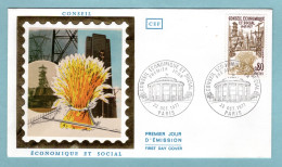 FDC France 1977 - Conseil économique Et Social - YT 1957 - Paris (soie) - 1970-1979