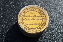 Ancienne Boite 100 Amorçages Fermés Douilles Chasse Munition Cartouche Balle Poudre Pistolet Fusil Arme à Feu - Decotatieve Wapens