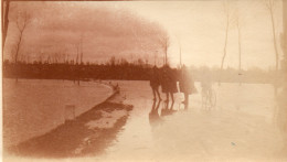 Photographie Photo Vintage Snapshot Balade Groupe Bicyclette  - Anonieme Personen