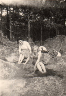 Photographie Photo Vintage Snapshot Fontainebleau Femmes Nature Forêt Forest   - Lieux
