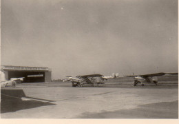 Photographie Photo Vintage Snapshot Toussus Groupe Aérien Du Touring Avion  - Luchtvaart