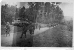 Photographie Photo Vintage Snapshot Tank Militaire Blindé Char - War, Military