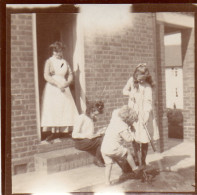 Photographie Photo Vintage Snapshot Enfant Jardinage  - Anonyme Personen