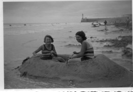 Photographie Photo Vintage Snapshot Mere Enfant Mer Plage Sable   - Luoghi