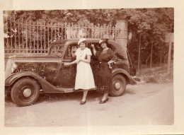 Photographie Photo Vintage Snapshot Moulin Femme Mode Fashion Voiture  - Auto's