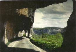 *CPM - 07 - RUOMS - Le Défilé De Ruoms - Route Taillée Dans Le Roc - Ruoms