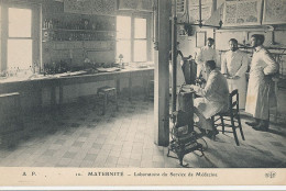 AY 566 /    CPA   PARIS    (75)  MATERNITE - LABORATOIRE DU SERVICE DE MEDECINE - Gesundheit