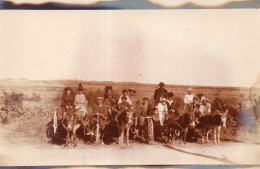 Photographie Photo Vintage Snapshot Famille âne Bicyclette - Anonyme Personen