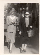 Photographie Photo Vintage Snapshot  Femme Mode Fashion Marche Walking  - Autres & Non Classés