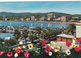 83.  LE LAVANDOU.  CPSM. LE PORT ET LA PLAGE VUS DE L'HOTEL DE LA CALANQUE. - Le Lavandou