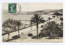 CPA. 06.Cannes. La Croisette Et Panorama Sur L'Estérel - Cannes