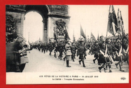 (RECTO / VERSO) PARIS - LES FETES DE LA VICTOIRE LE 14 JUILLET 1919 - LE DEFILE - TROUPES ECOSSAISES   CPA - Guerre 1914-18