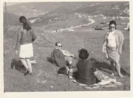 JEWISH JUDAICA  ISRAEL HAIFA FAMILY ARCHIVE SNAPSHOT PHOTO FEMME   6.6X8.7cm. - Personnes Anonymes