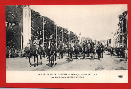 (RECTO / VERSO) PARIS - LES FETES DE LA VICTOIRE LE 14 JUILLET 1919 - LE DEFILE - MARECHAUX JOFFRE ET FOCH - CPA - Weltkrieg 1914-18