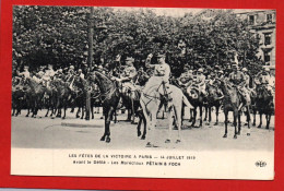 (RECTO / VERSO) PARIS - LES FETES DE LA VICTOIRE LE 14 JUILLET 1919 - LE DEFILE - LES MARECHAUX PETAIN & FOCH - CPA - Weltkrieg 1914-18