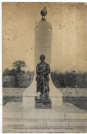 23 MONUMENT DE BOUSSAC BOURG . ( état ) - Boussac