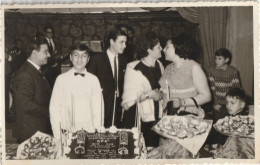 JEWISH JUDAICA ISRAEL TURQUIE ? FAMILY ARCHIVE SNAPSHOT PHOTO FEMME HOMME BIRTHDAY? 8.5X13.5cm. INTERESTING CAKE ! - Anonymous Persons