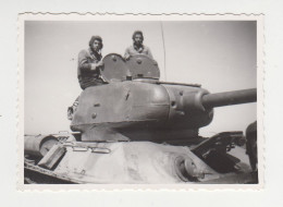 Soldiers, Military Tank Crew, T-34 Tank, Vintage Orig Photo 8.3x5.9cm. (17633) - War, Military