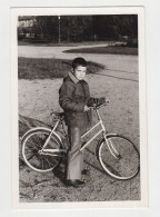 Boy, Pose With His Bicycle In Park, Portrait, Vintage Orig Photo 8.7x13cm. (27645) - Anonieme Personen