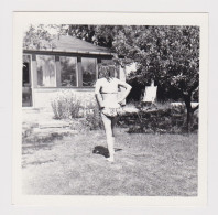 Lady, Woman With Swimwear, Pose In Yard, Rear Portrait, Vintage Orig Square Photo 9x9cm. (50642) - Pin-ups