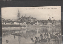 24 - PERIGUEUX - La Cathédrale - Vue Du Pont De St Georges - Périgueux