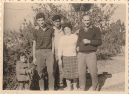 JEWISH JUDAICA ISRAEL FAMILY ARCHIVE SNAPSHOT PHOTO FEMME HOMME 6.3X8.5cm. - Anonymous Persons