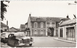 CPSM DE JOUY  (EURE & LOIR)  LA PLACE ET L'HÔTEL DE LA PROVIDENCE - Jouy