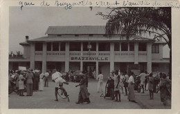Congo - BRAZZAVILLE - La Gare Avant L'arrivée Du Train - CARTE PHOTO - Ed. Inconnu  - Brazzaville