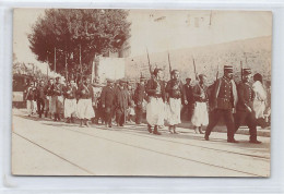 TUNIS - Un Convoi De Prisonniers Après Les émeutes Du Djellaz En 1911 - Boulevard Bab Benat - CARTE PHOTO - Túnez