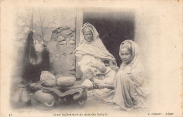 Algérie - Kabylie - Cour Intérieure De Maison Kabyle - Ed. J. Geiser 17 - Vrouwen