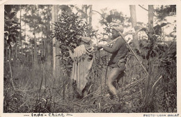 Viet-Nam - Chasseurs Moïs Avec Arbalètes - CARTE PHOTO - Ed. Loan (Dalat)  - Viêt-Nam