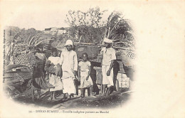 Madagascar - DIÉGO SUAREZ - Famille Indigène Partant Au Marché - Ed. G. Charifou Fils 79 - Madagaskar