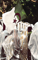 Algérie - Fêtes De L'Indépendance à Alger - Femmes Et Drapeau - Ed. Jomone 2039 - Algiers
