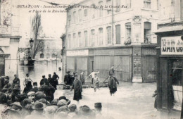 38038-ZE-25-BESANCON-Inondations De Janvier 1910-Bas De La Grand-Rue Et Place De La Révolution------------animée - Besancon