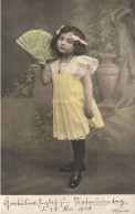 CHILD, GIRL WITH YELLOW DRESS, HAND FAN, POSTCARD - Portretten